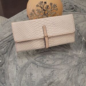 Textured beige wallet